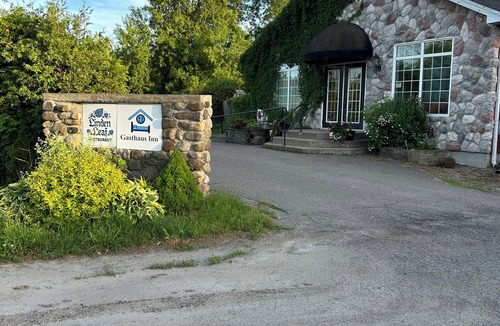 North Grenville Apartment | Linden Leaf Gasthaus Inn Apartment Pet friendly Country walks, just off hwy 416