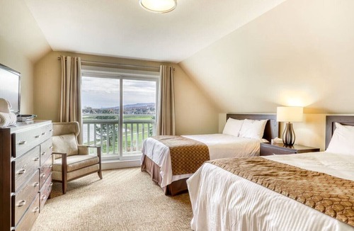 The Blue Mountains Condo | Links & Leisure: 3BDR Condo by Village + Hot Tub