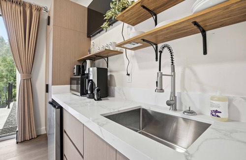 Ucluelet Apartment | Little Bear Den#2-Couples’ Cozy Minimalist Getaway