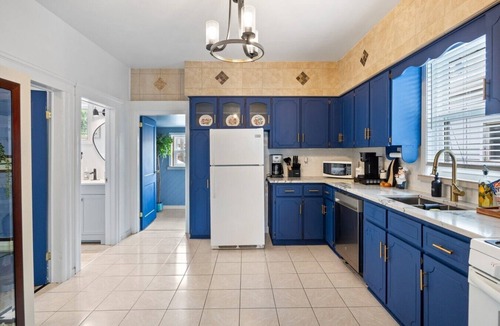 Walkerville House | Little Italy 4BR Home | Garage, Yard & Parking