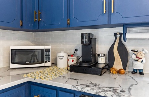 Walkerville House | Little Italy 4BR Home | Garage, Yard & Parking