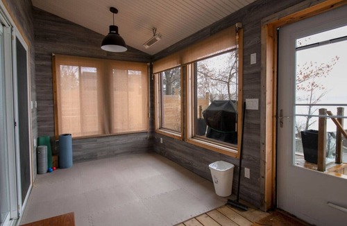 Midland House | Little Lake Escape | Waterfront 2 Bedroom Getaway