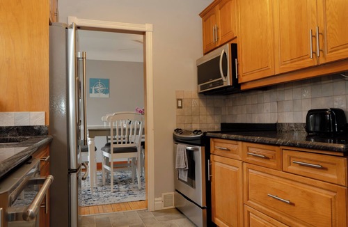 St. Clair House | Little River Retreat - RIVERFRONT LIVING - Sleeps 8