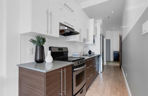 Downtown Montreal Apartment | LiV MTL Downtown Montreal Spacious Urban Suites