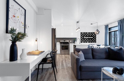 Plateau Mont Royal Apartment | LiV MTL Urban Spacious Group Suites Near Downtown Montreal