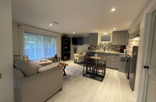 Shawnigan Lake Apartment | Located in the beautiful village of Shawnigan Lake,