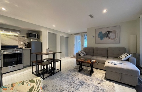 Shawnigan Lake Apartment | Located in the beautiful village of Shawnigan Lake,
