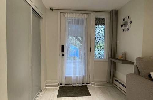 Shawnigan Lake Apartment | Located in the beautiful village of Shawnigan Lake,