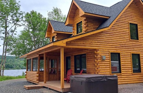 Antigonish County House | Lochaber Homesteader Lodge