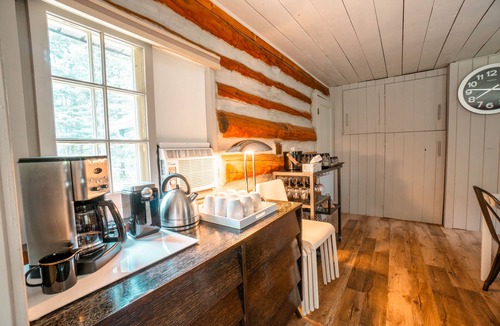 Bracebridge Cabin | Lodge on the Muskoka|Authentic Log Cabin Escape in the Heart of Cottage Country