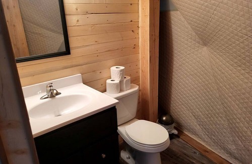 Division No. 3 Cabin | Lofted Equipped Dome with Picnic Table, Deck and BBQ in Alberta
