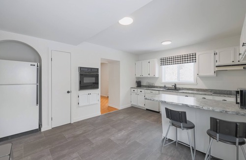 Longueuil Apartment | Logement 3 chambres + stationnement | Longueuil | Balcon