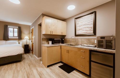 Rossland Hotel | Lone Star Motel