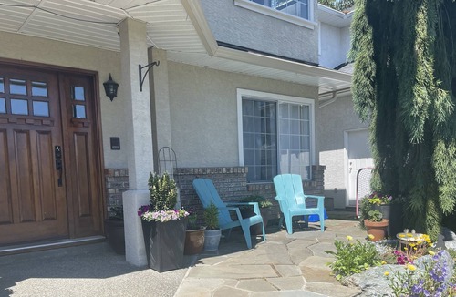 Saanich West House | Long Stay Spacious, Modern Suite with Deck and Patio