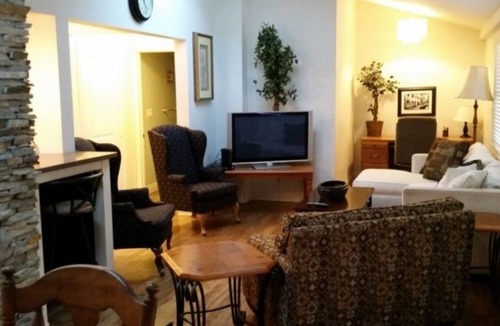 Port Stanley Cottage | Long term only - 4+BDR Riverfront Retreat with Private Pool and Yard