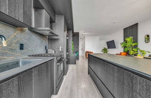 Downtown Vancouver Apartment | Lounge | KingBed | Private Rooftop Patio