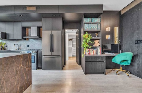Downtown Vancouver Apartment | Lounge | KingBed | Private Rooftop Patio