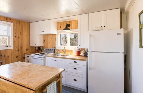 Morell House | Love Shack at the Shore | Near Lakeside Beach