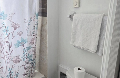 Sandy Hill Apartment | Lovely 2-bed App Downtown Ottawa 31C
