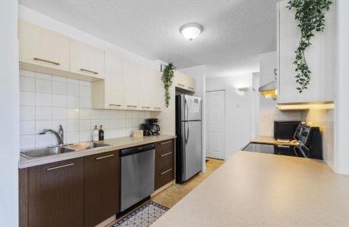 Beltline Apartment | Lovely 2-Bedroom at Stampede | Free Parking