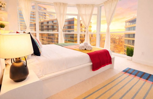 Bathurst Quay Hotel | Lovely 2-Bedroom Hotel with Parking in Vibrant Toronto