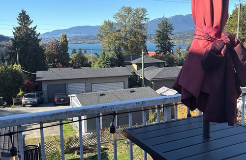 Burnaby House | Lovely 2 bedroom with Hotub and Oceanview in Burnaby just below SFU University