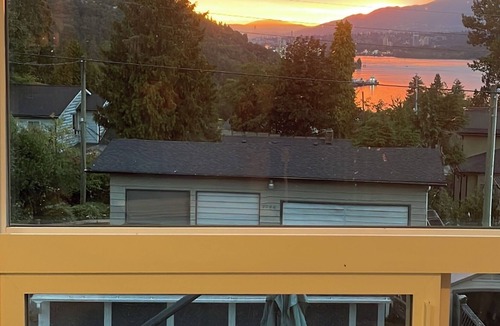 Burnaby House | Lovely 2 bedroom with Hotub and Oceanview in Burnaby just below SFU University