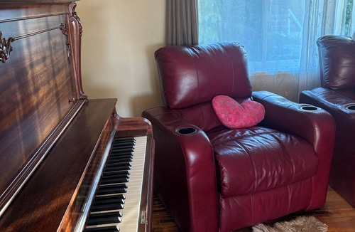 Burnaby House | Lovely 2 bedroom with Hotub and Oceanview in Burnaby just below SFU University