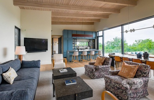 Creemore House | Lovely 5bdrm 3bath modern home in Creemore!