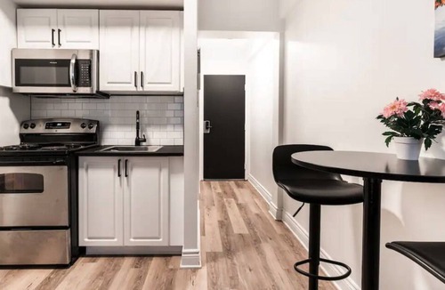Mile End Apartment | Lovely Brand New Studio w/AC & Balcony