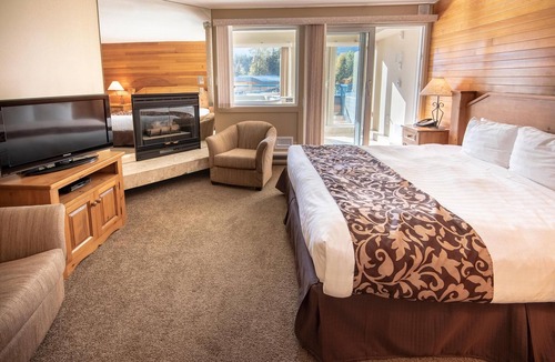 Whistler Village Condo | Lovely Condo on Village Stroll. Enjoy a Large Balcony, WiFi, and Private Hot Tub