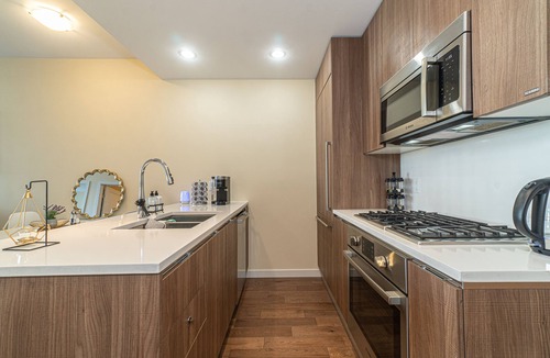 Kitsilano Apartment | Lovely Oasis near Waterfront & Downtown