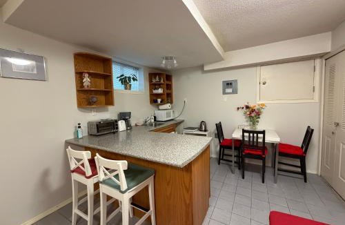 Burnaby House | Lovely suite
