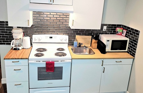Saint John Apartment | Lovely Two bedrooms 1 bathroom, it is close to the Airport, lake and park east.