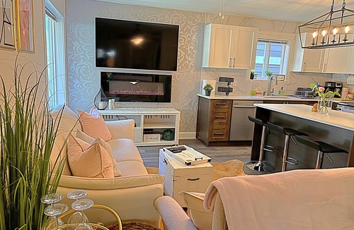 Langford House | Lux 3 Bedroom Suite - Bear Mountain - Rainforest Retreat, Victoria, BC,