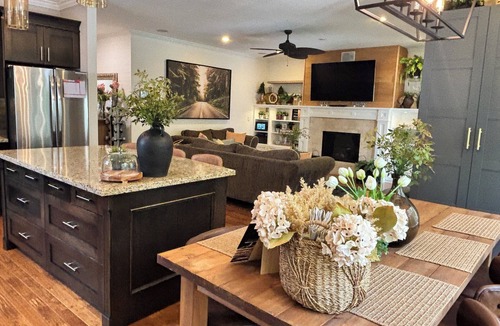 Langford House | LUX 4 Bedroom, 2 Bath Modern Farmhouse - Bear Mountain, Victoria, BC - Sleeps 8