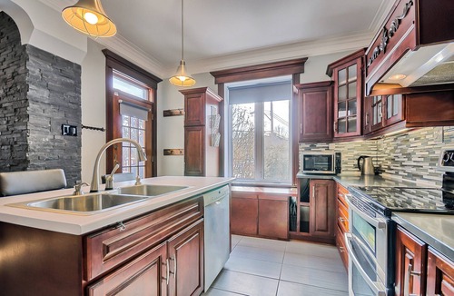 Verdun Apartment | LUX 4 Bedroom Avail June 28 to Aug 18 on River in Montreal- Central Aír, Parking