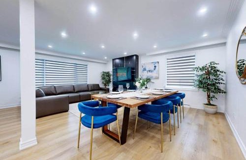 Bathurst Manor House | Lux 7 Bedroom Home [Near Rogers Stadium/Downsview]