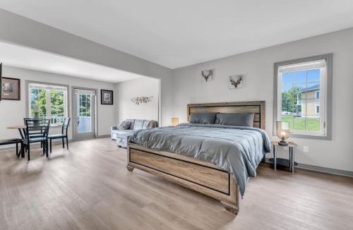 Oro-Medonte House | Lux Studio in Horseshoe Valley