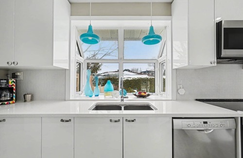Ottawa Division House | Luxe 3BR Bungalow With Ensuite Baths And Pool