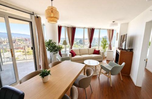 Crosstown Apartment | Luxe City Retreat Pool Jacuzzi & Sauna