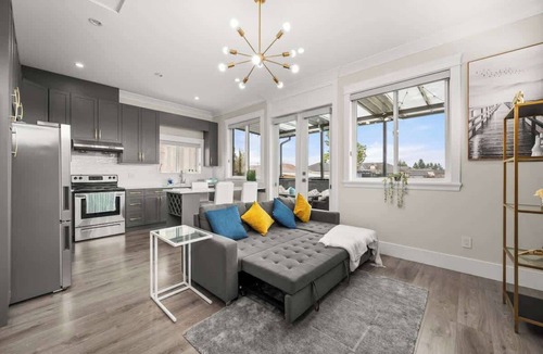 Richmond Apartment | Luxe Minimalist Glam 2-Bed Getaway + BBQ