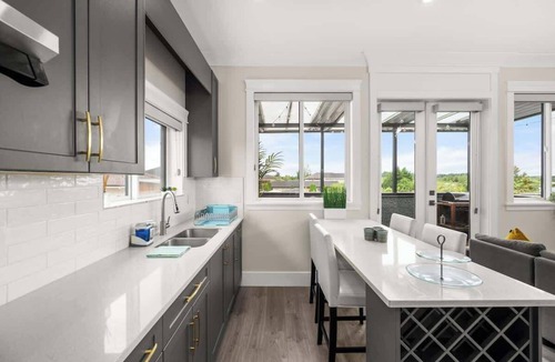 Richmond Apartment | Luxe Minimalist Glam 2-Bed Getaway + BBQ