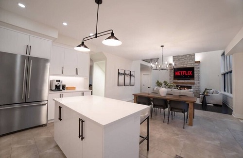 Severn House | Luxe Modern Retreat - Movie Room & Hot Tub