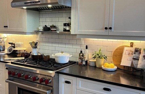 Campbell River Bed & Breakfast | Luxe Queen StudioSuite Sea Sand Fine Dining Breakfast