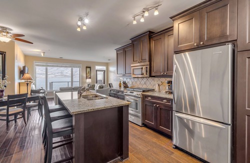 Westbank Condo | LUXERY WATERFRONT RESORT- 3 BDRM POOL,HOTTUB, BEACHES, BOAT LIFT AVAIL.