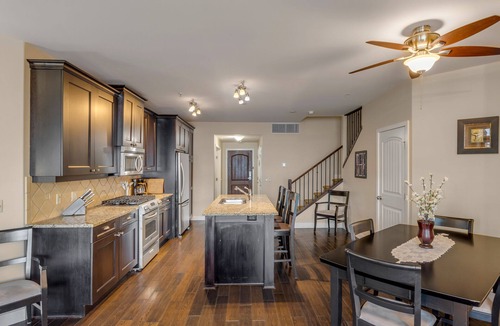 Westbank Condo | LUXERY WATERFRONT RESORT- 3 BDRM POOL,HOTTUB, BEACHES, BOAT LIFT AVAIL.