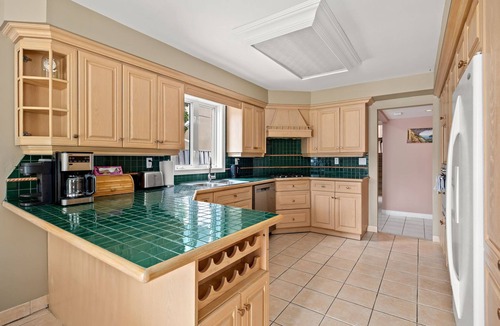 Rathwood House | Luxurious 6BR Poolside Paradise with Huge Heated Pool & Backyard