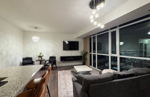 Downtown Mississauga Condo | Luxurious apartment in Mississauga Square One