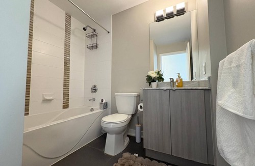 Downtown Mississauga Condo | Luxurious apartment in Mississauga Square One